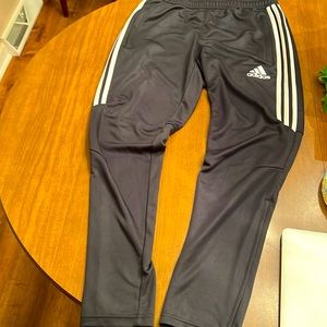 Skinny like new Adidas Joggers in dark Grey-SIZE-M